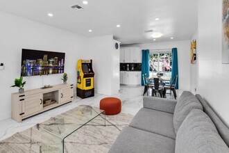 Building Photo - 7001 Coolidge St