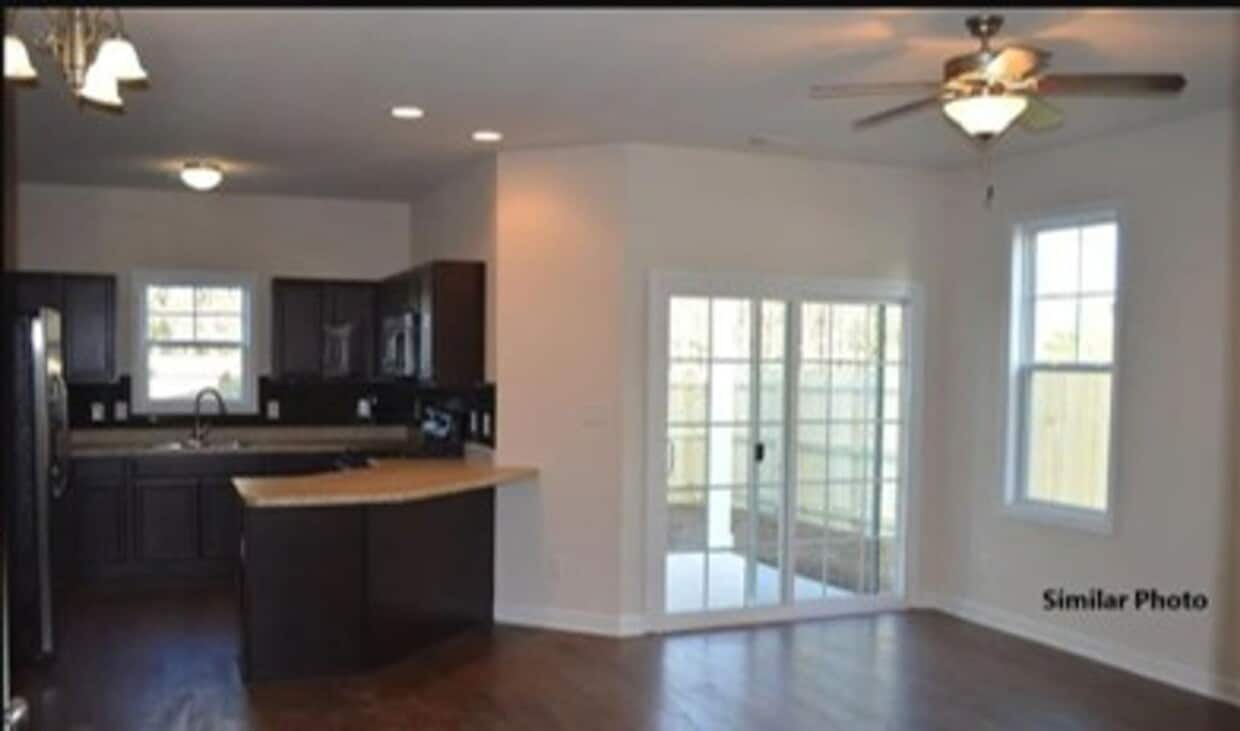 Building Photo - Townhouse For Rent in Holly Ridge
