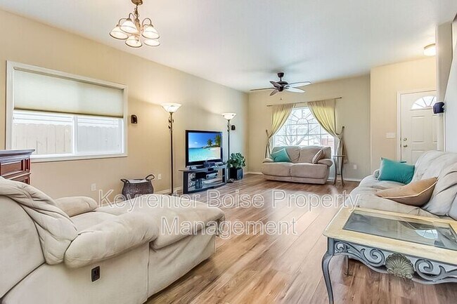 Foto del edificio - 3291 N Chatterton Way