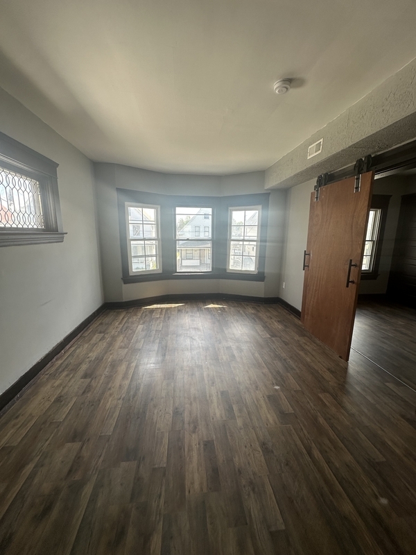 Primary Photo - 3802 Poe Ave