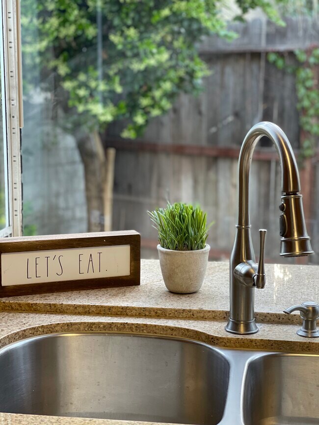Foto del edificio - 4309 Willow Glen St