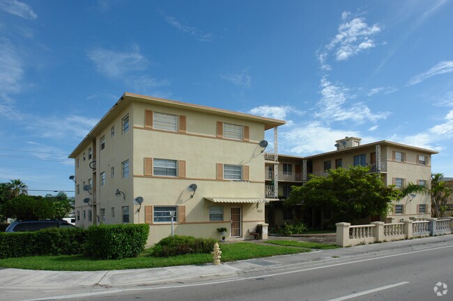 Building Photo - 6487 W Flagler St