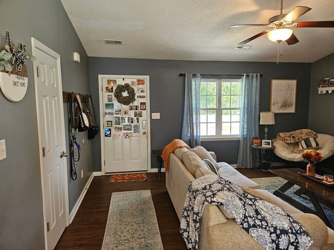 Foto del edificio - Beautiful unfurnished 3 bedroom 2 bath home in Sneads Ferry - Justice Farm community