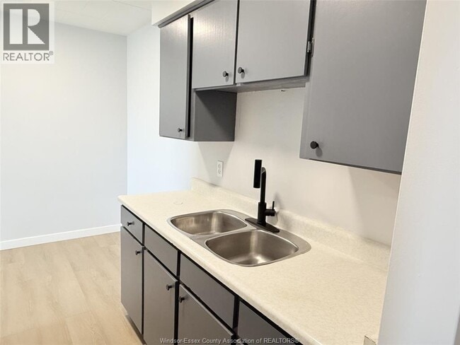 Building Photo - 591 Wellington Ave