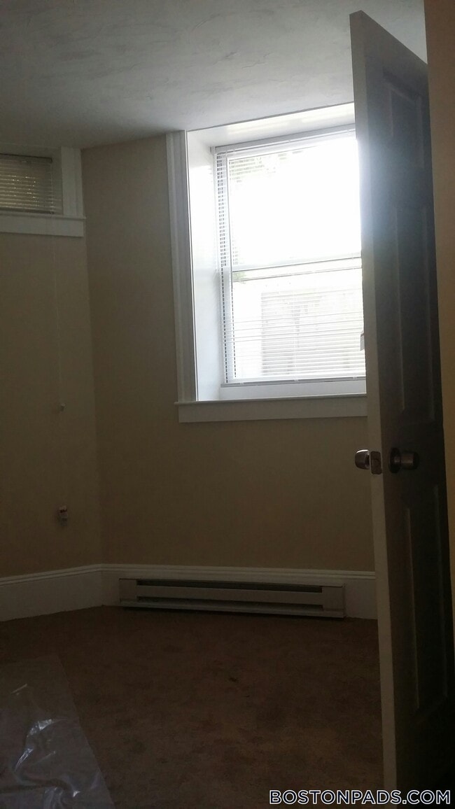 Building Photo - 55 Park Dr