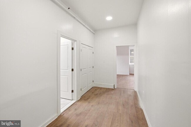 Foto del edificio - 6012 Ridge Ave