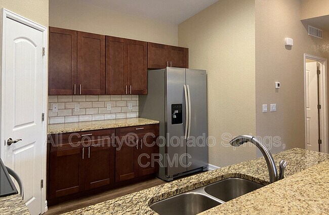 Foto del edificio - 758 Thimbleberry Hts