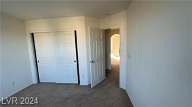 Building Photo - BEAUTIFUL HOME WITH GRANITE COUNTERS
