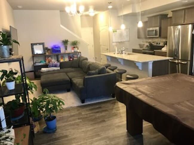 Foto del edificio - Move in Ready MASTER BEDROOM on Birmingham...