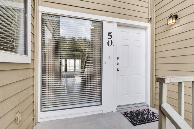 Foto del edificio - 50 April Point Dr S