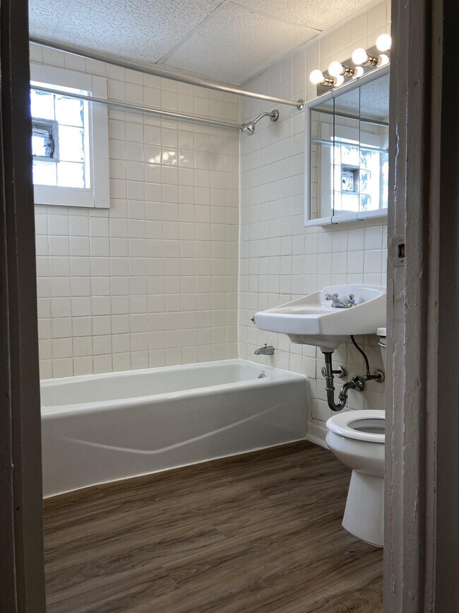 Foto del edificio - 9525 S Ewing Ave