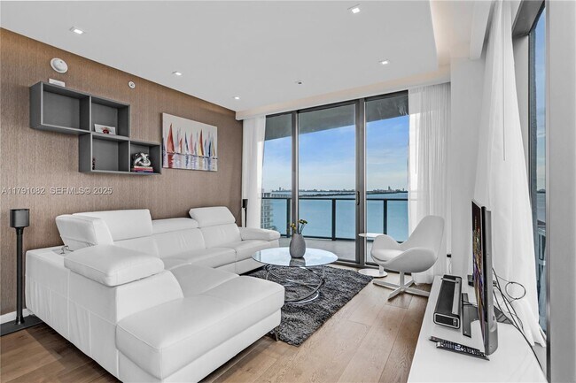 Foto del edificio - 460 NE 28th St