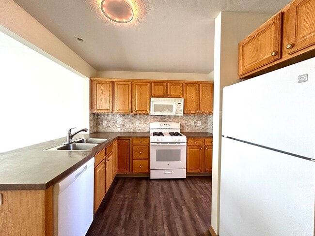 Foto del edificio - 2103 Kinnrow Ave NW