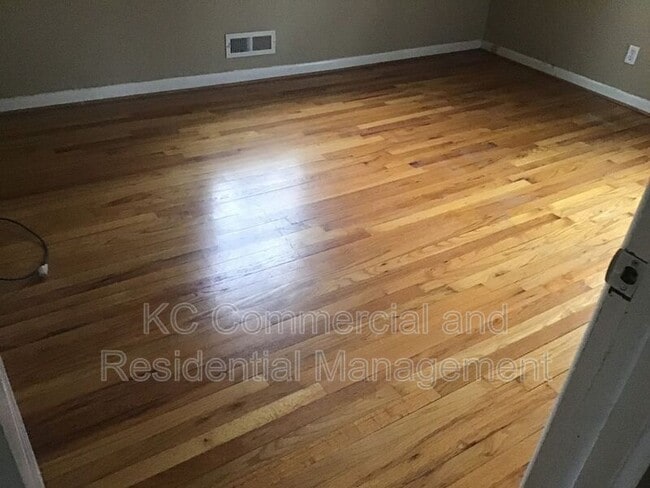 Foto del edificio - 409 E 110th Terrace