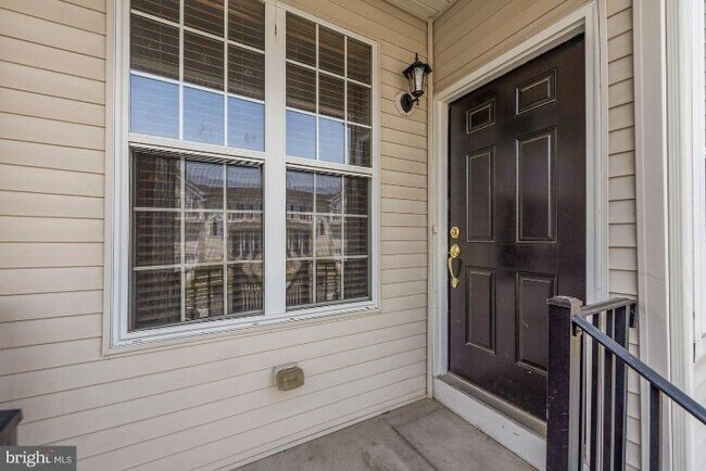 Building Photo - 345 Huntington Dr