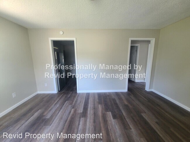 Foto del edificio - 3 br, 2 bath House - 1882 E Person Ave.