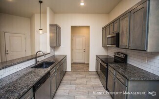 Building Photo - 5522 Kemper St
