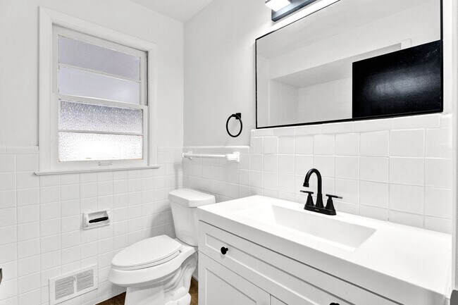 Foto del edificio - 3BD | 2BTH - NEWLY RENOVATED - WEST BLOOMFIELD, MI (3 MONTH SPECIAL)