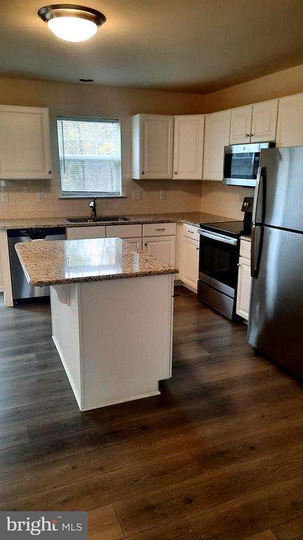 Building Photo - 945 Admiral's Quay Dr