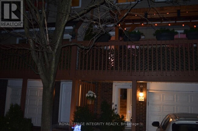 Building Photo - 104 Esterlawn Private