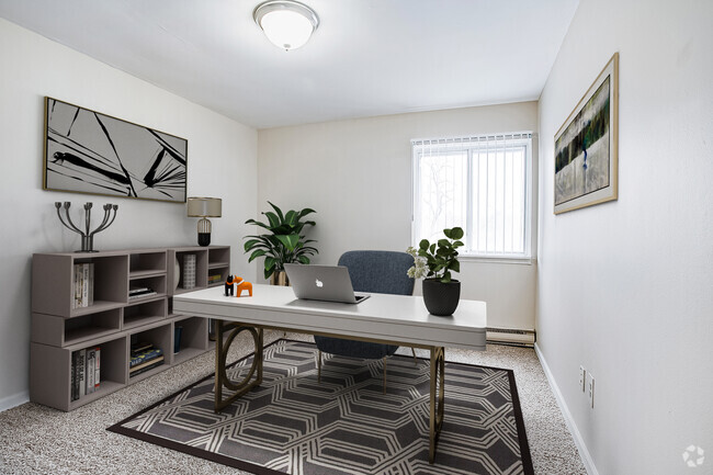 Cozy Office - College Hill Apartments