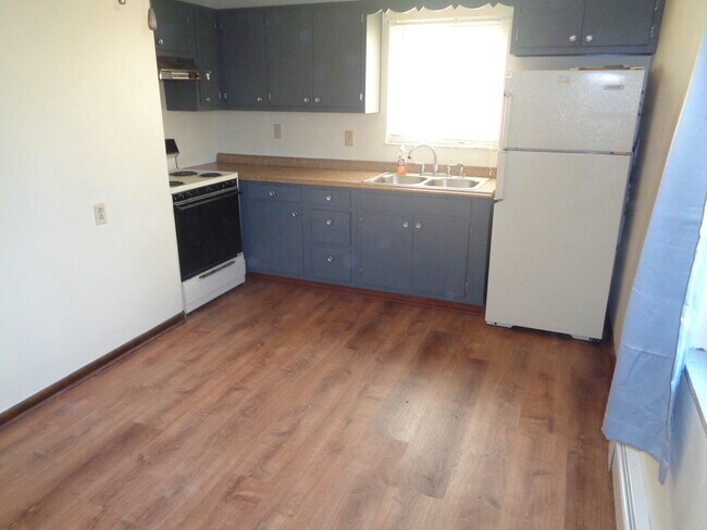 Kitchem - 708 Paul St