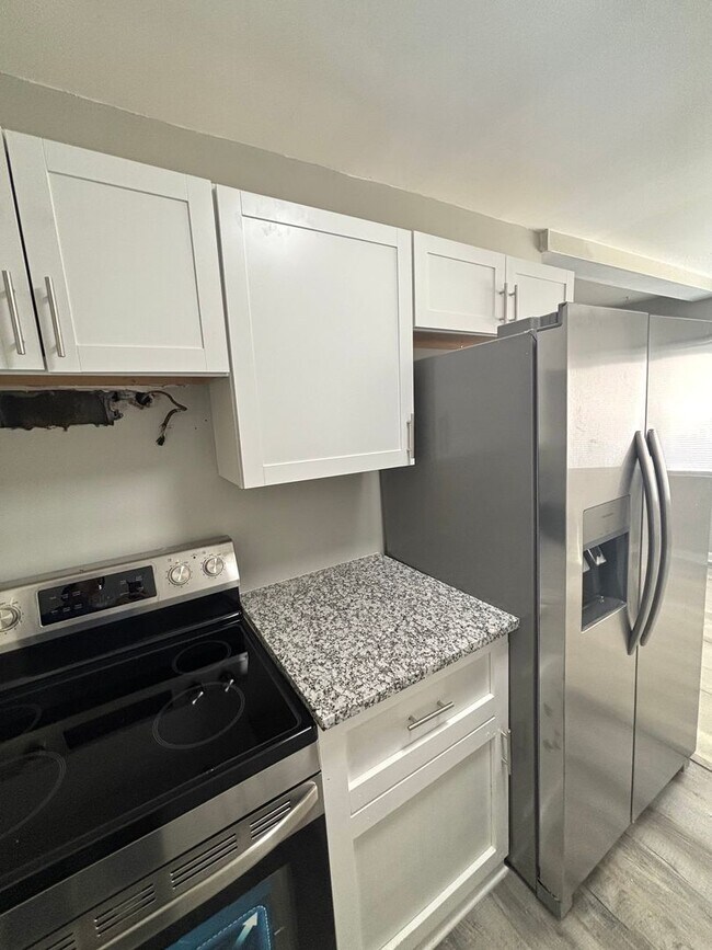Foto del edificio - JUNE SPECIAL!!! Sign lease & pay deposit b...