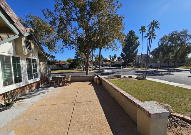 Foto del edificio - 462 E Merrill Ave