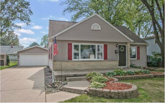 Foto del edificio - 1071 Kenwood St