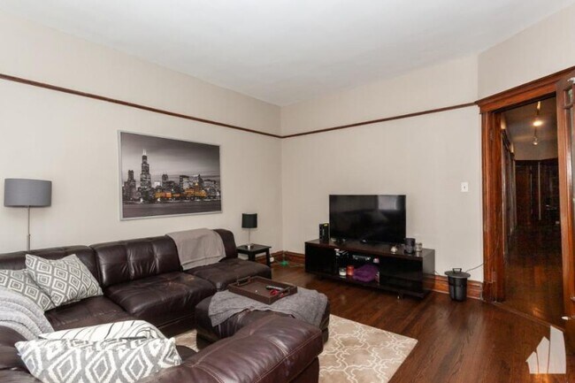 Foto del edificio - 4 bedroom in Chicago IL 60613