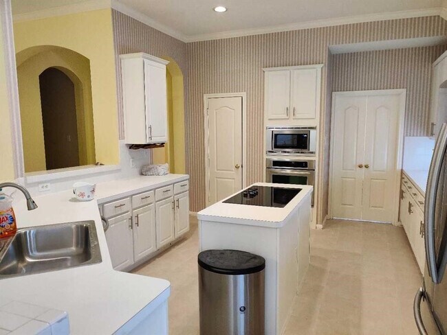 Foto del edificio - 215 Heathbrook Ln