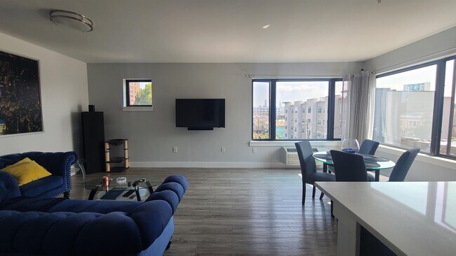 Foto del edificio - 5711 Washington St