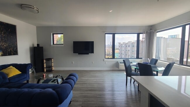 Building Photo - 5711 Washington St