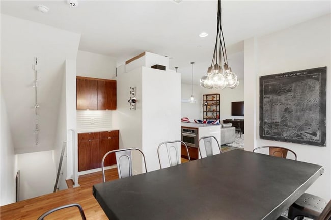 Foto del edificio - 5205 Capitol Ave