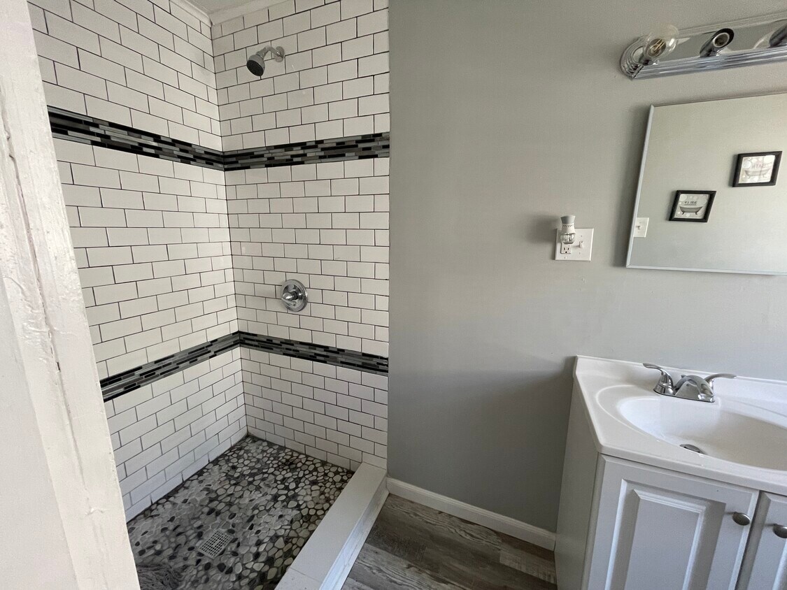 Foto principal - 368 S River St