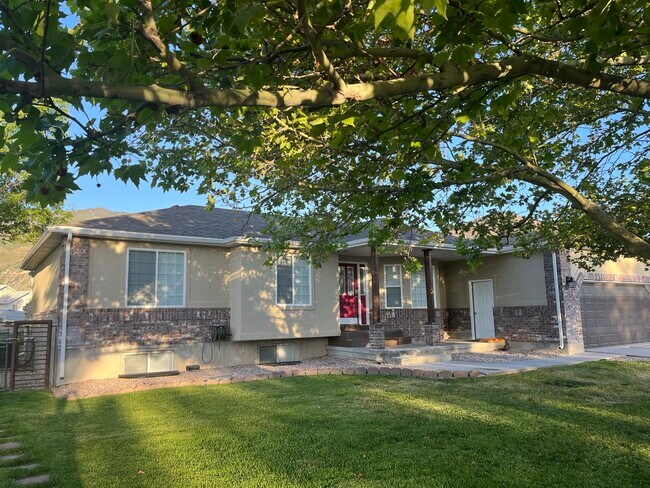 Front Porch - 926 E. Bates Canyon Rd