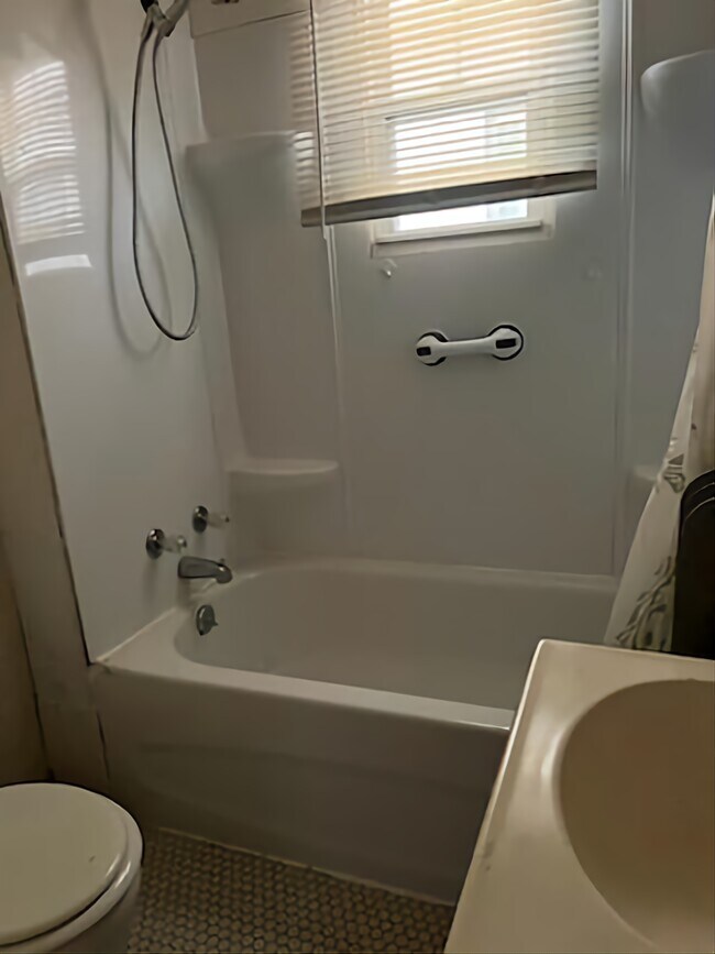 Bath - 727 Washington Ave