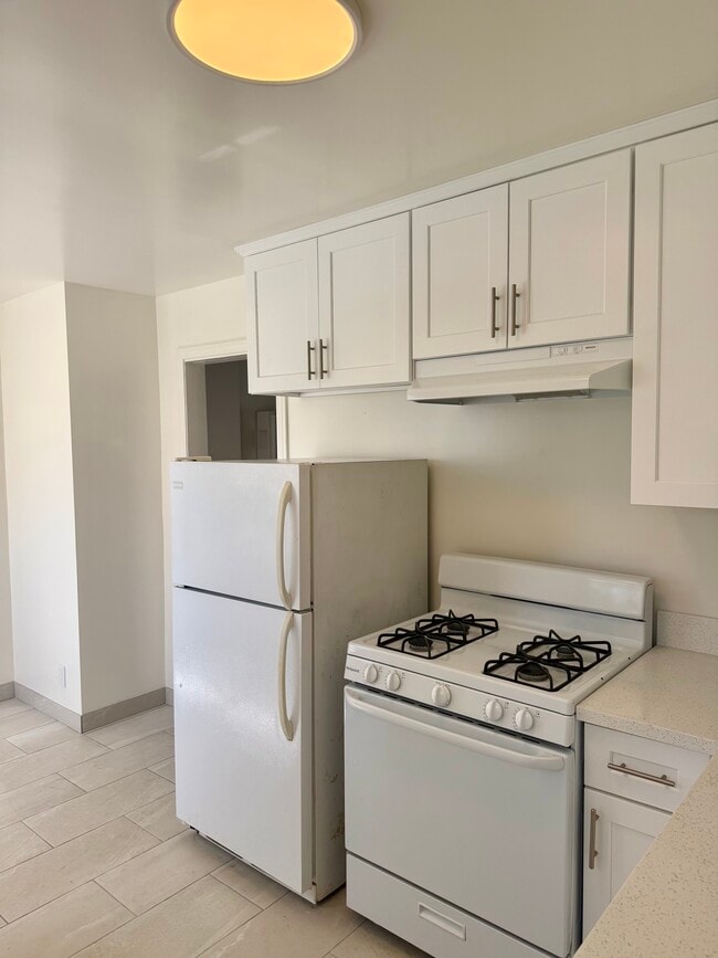 Kitchen - 414 Grand Blvd