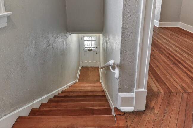 Foto del edificio - 5956 McPherson Ave