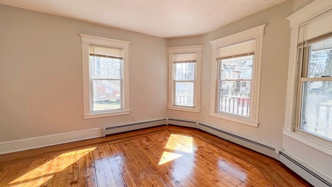 Building Photo - Remodeled Single Family House