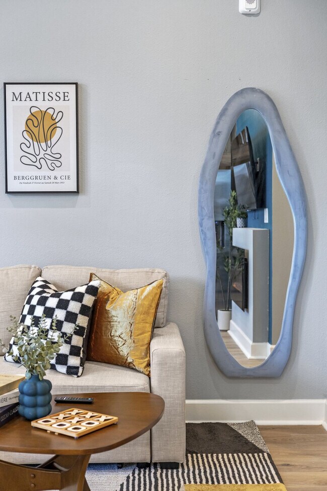 Building Photo - 1812 Hickory St