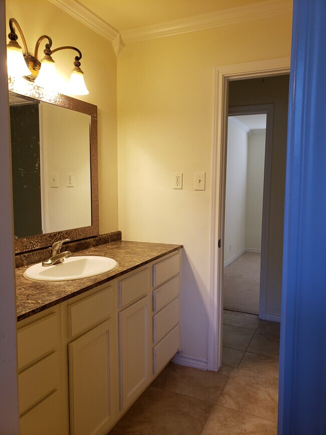 Baño - 2117 Rio Grande Plz
