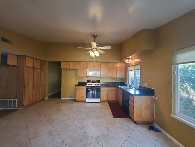Foto del edificio - Single Family and Single Story Beautiful H...