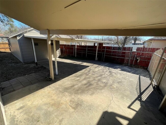 Building Photo - 3 BR/2BA | Single Family Home | Covered Patio | Additional Living room!