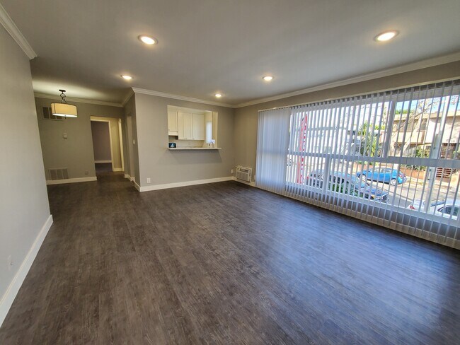 Foto del edificio - 1019 N Hayworth Ave