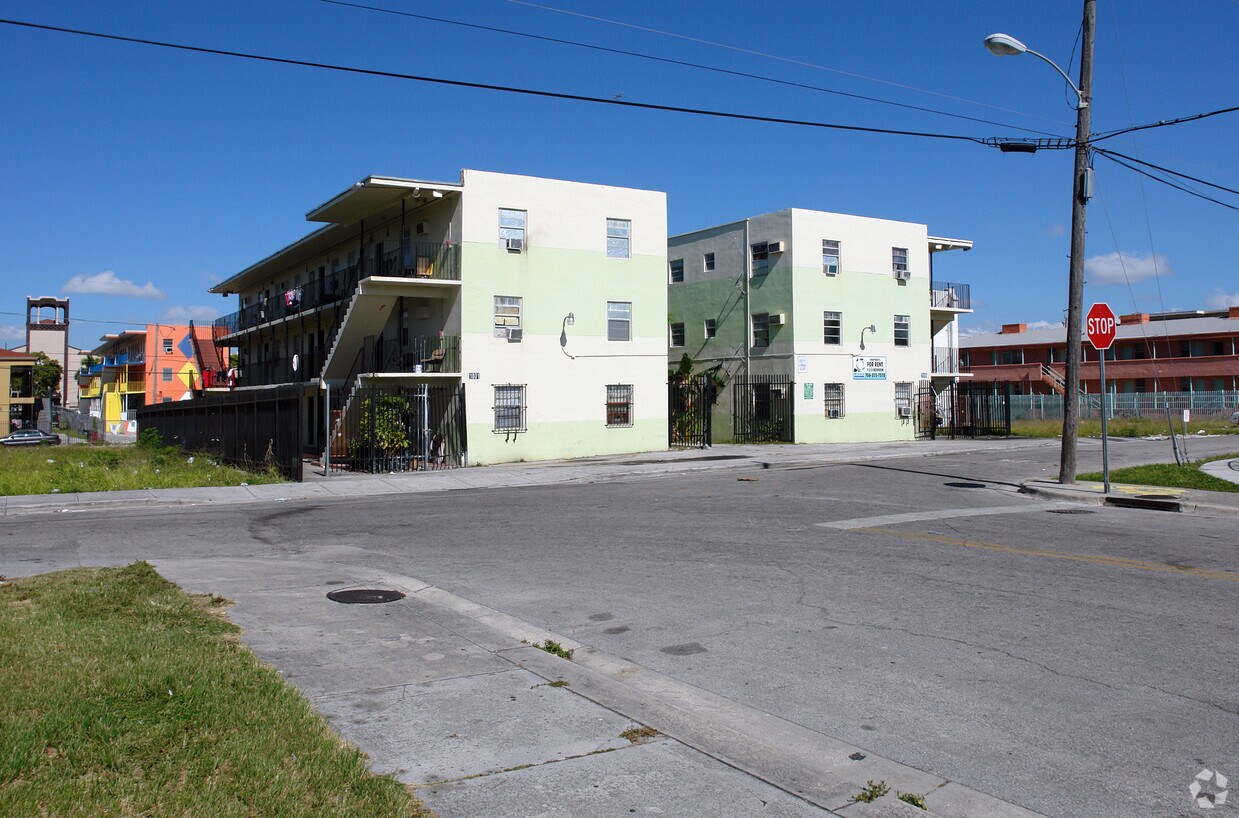 Building Photo - 1801-1805 NW 2nd Ct