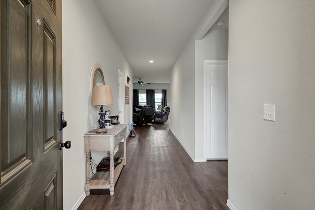 Foto del edificio - 15127 Willow Tree Ln