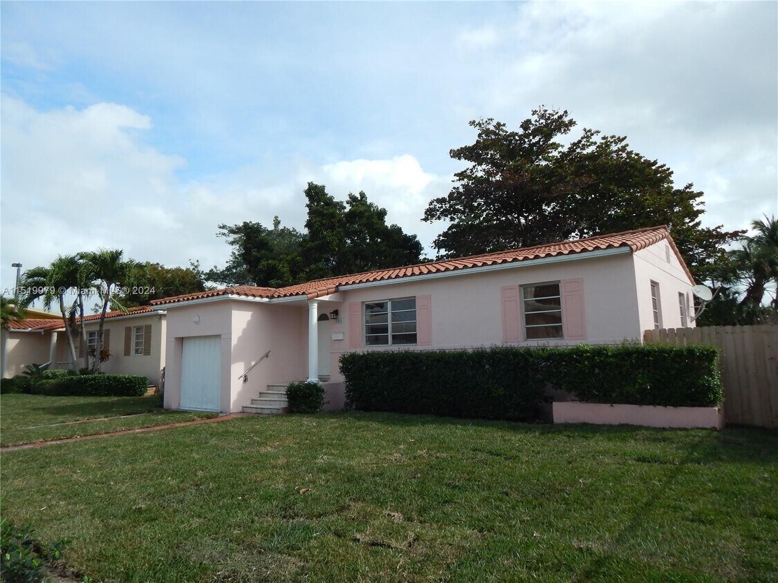 Primary Photo - 1841 SW 37th Ave