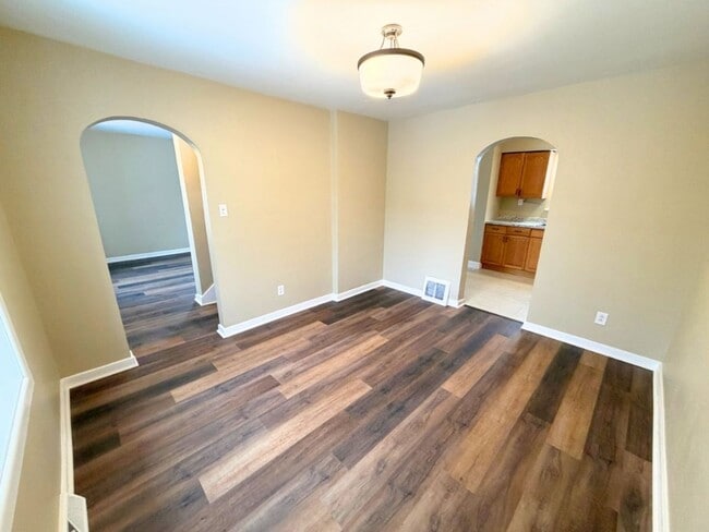 Building Photo - VIDEO WALK THROUGH Two Bedroom Home in an Excellent Neighborhood