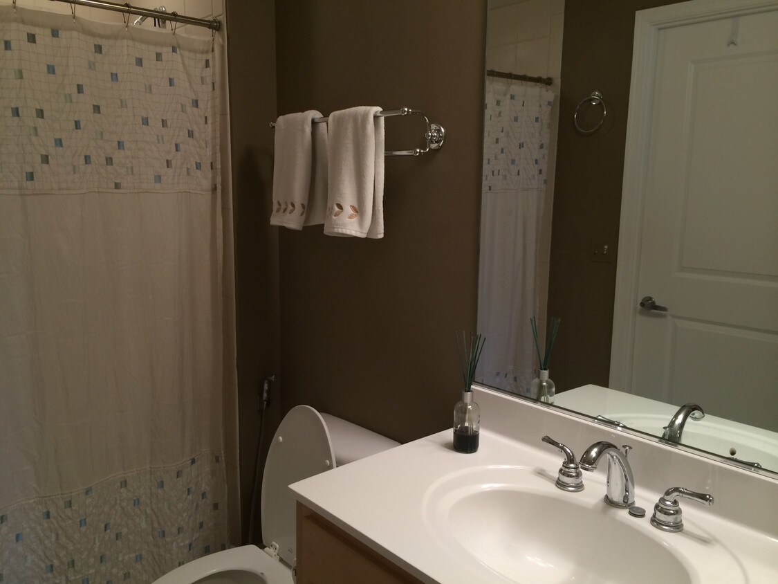 Foto principal - 2720 S Arlington Mill Dr